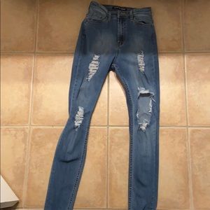 Distressed skinny jeans
